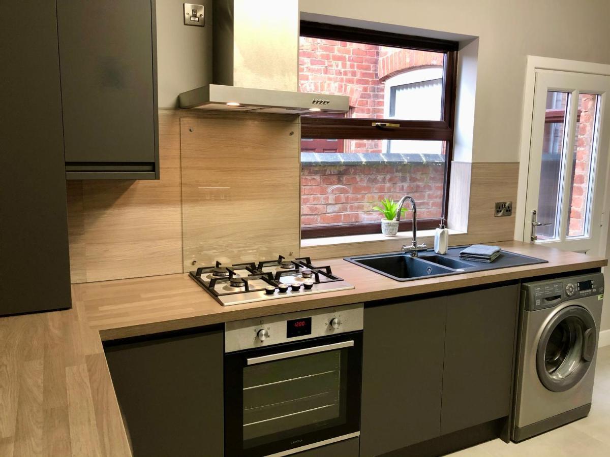 Executive Or Large Family 5-bed House - Hosted By Hutch Lifestyle Holiday home Coventry