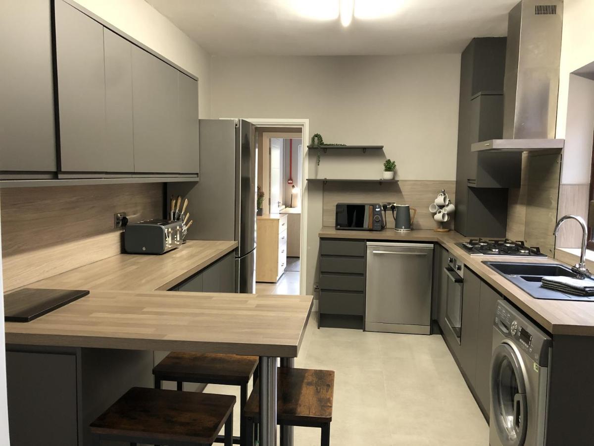 Executive Or Large Family 5-bed House - Hosted By Hutch Lifestyle Holiday home Coventry