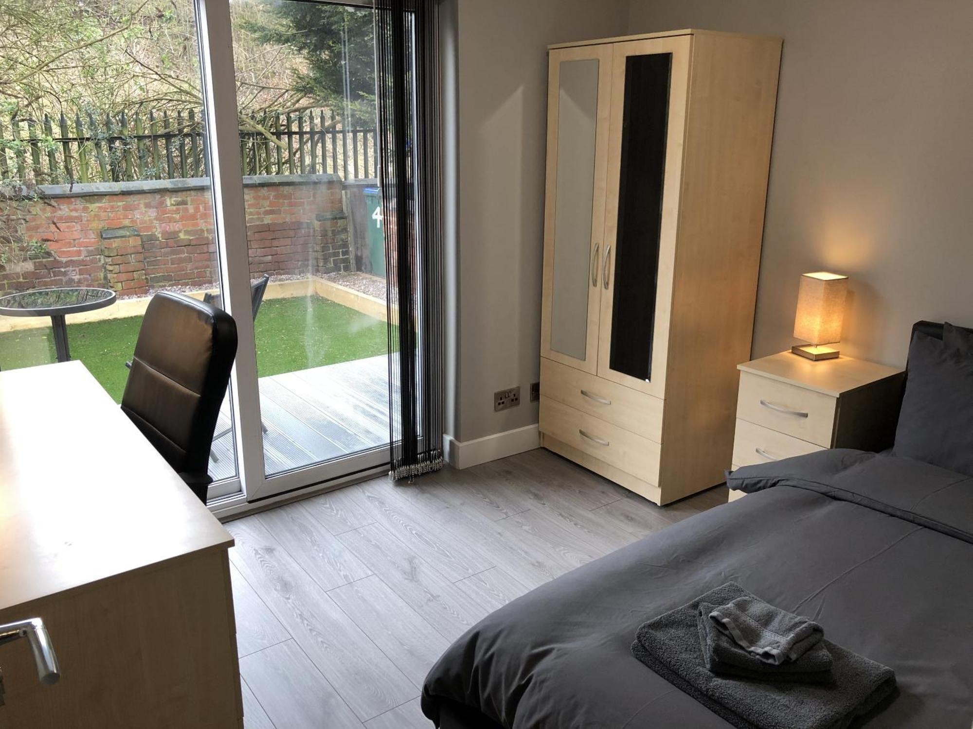 Executive Or Large Family 5-bed House - Hosted By Hutch Lifestyle Holiday home Coventry
